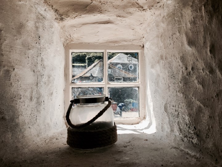 Window in The Golden Lion pub, Port Isaac, Cornwall, England.