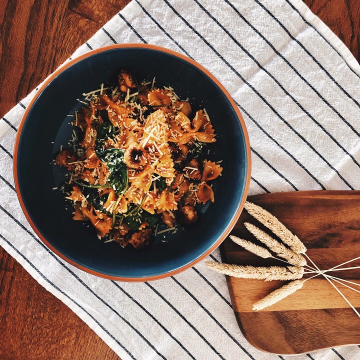 Pesto pasta with&nbsp;meatballs